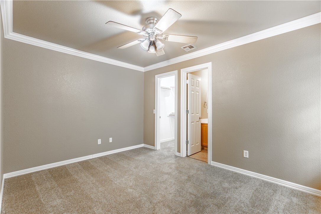 Building Photo - 56 S Woodsprings Dr