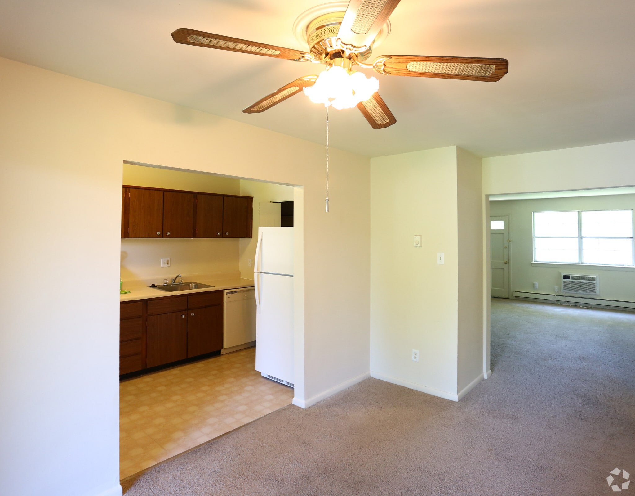 Sherwood Apartments photo 2