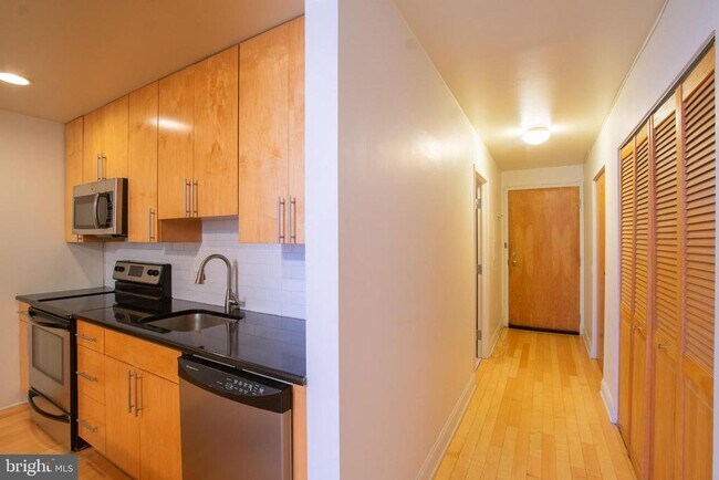 Foto del edificio - 1100 S Broad St