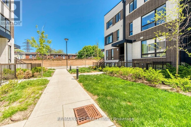 Building Photo - 30 Ed Clark Gdns