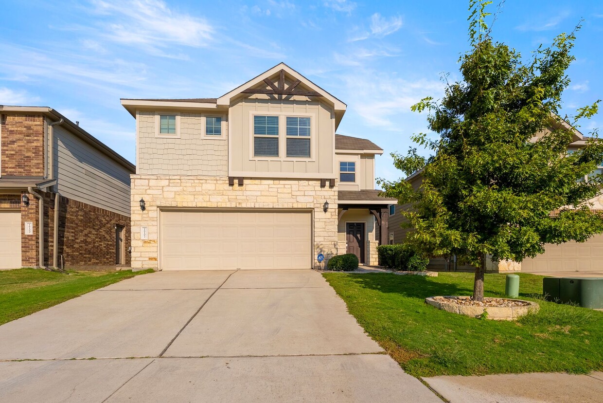 Primary Photo - Beautiful 3 bedroom, 2.5 bathroom home in ...