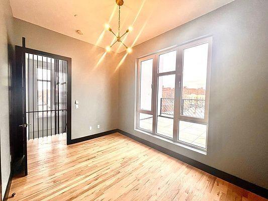 Foto del edificio - 3 bedroom in BRONX NY 10460