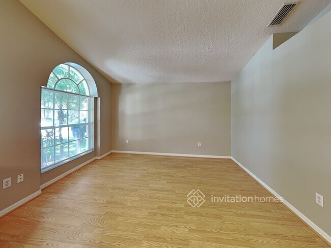 Building Photo - 10037 Creek Bluff Dr