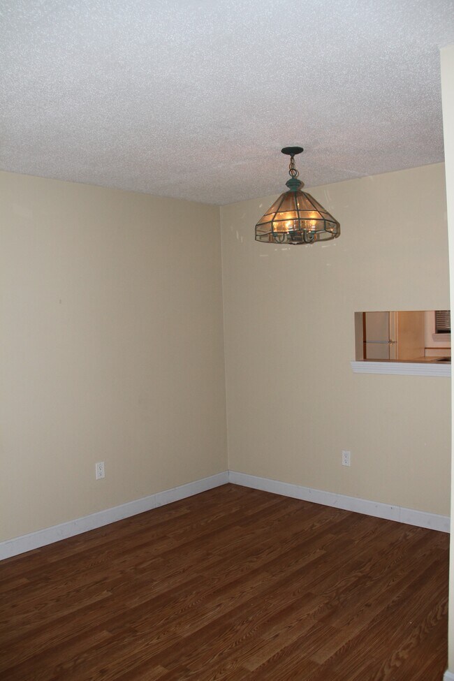 Área de comedor - 710 Main St