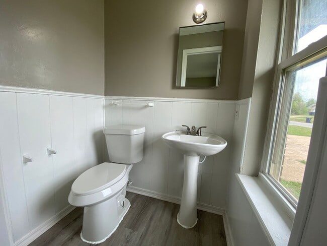 Building Photo - 5 Bedroom House in OKC
