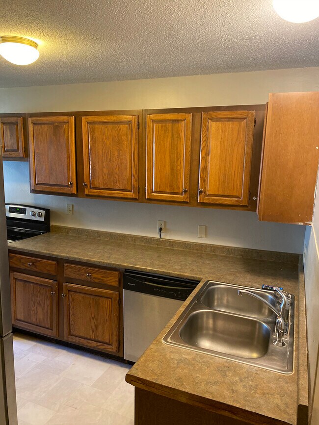 Building Photo - 5540 Wedgewood Dr