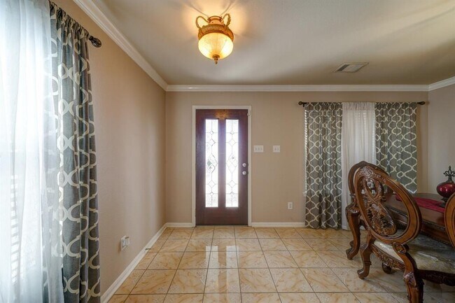 Building Photo - 9210 Kendale Dr