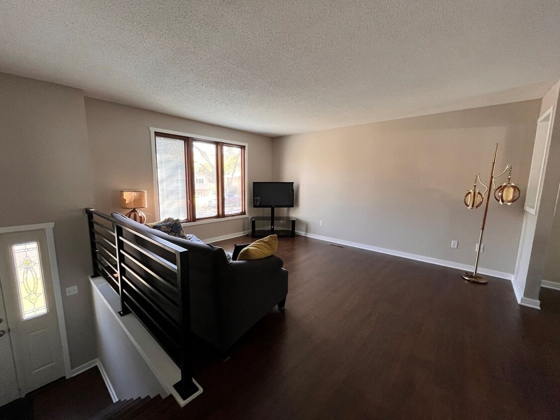 Primary Photo - 3 Bed 1.5 Bath Single Family Home For Rent