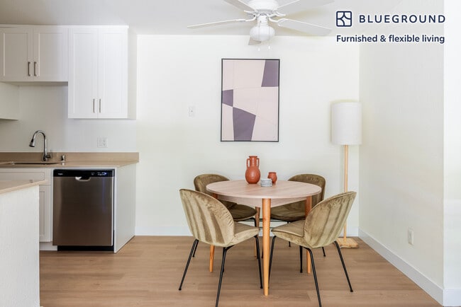 Building Photo - 1600 Villa St