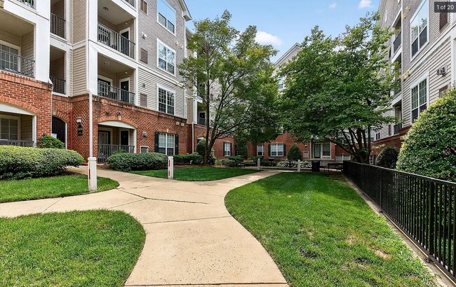 Foto del edificio - 4854 Eisenhower Ave