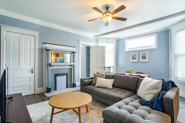 Building Photo - 813 Hall of Fame Dr