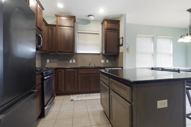 Foto del edificio - Beautifully updated home in a peaceful Geo...