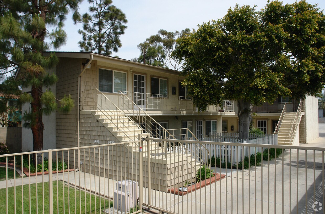 Building Photo - 1920 Wallace Ave