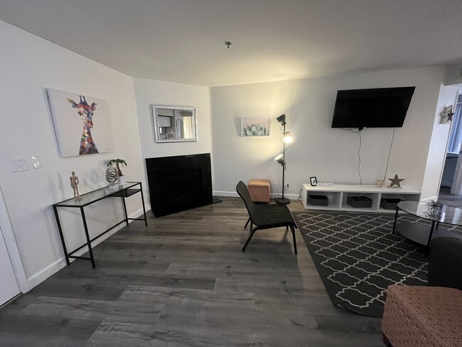 Building Photo - Casa El Cerrito