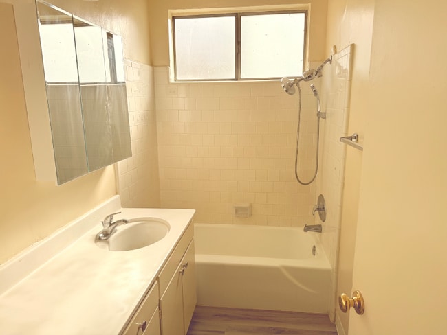 Building Photo - 1516 Rock Glen Ave