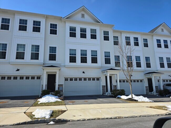 Foto del edificio - 226 Red Leaf Ln