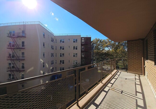 Foto del edificio - 3167 John F. Kennedy Blvd