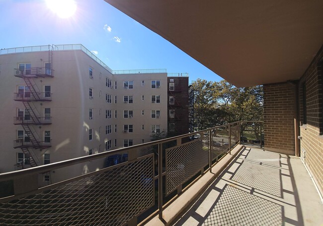 Building Photo - 3167 John F. Kennedy Blvd