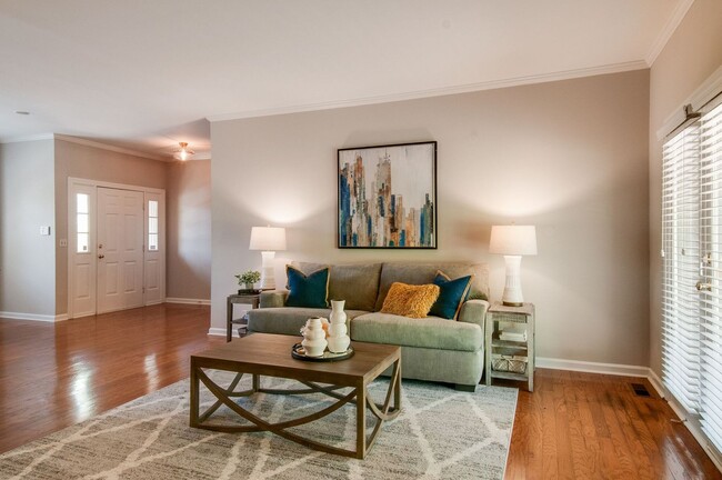 Foto del edificio - Beautiful 2BE/2.5BA townhome in the highly...