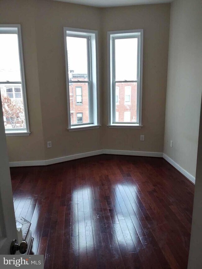 Building Photo - 443 E Fort Ave