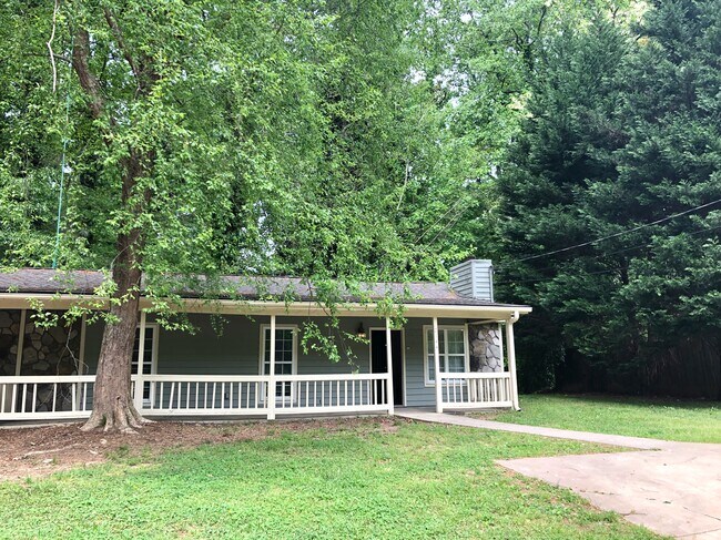 Foto del edificio - 2144 Valley Oaks Dr SE