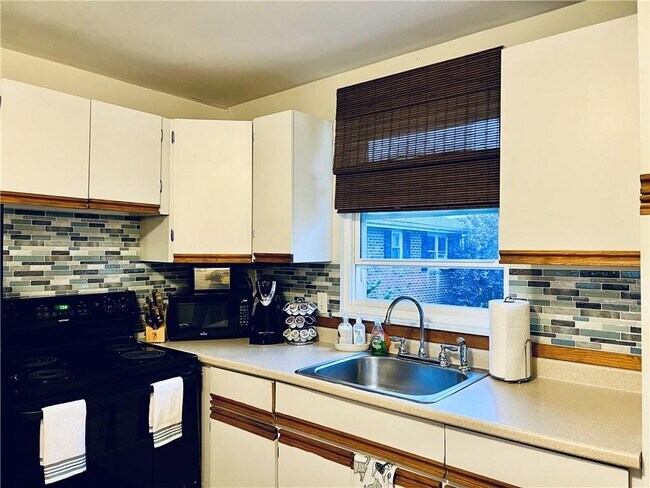 Foto del edificio - 70 Carroll Ave