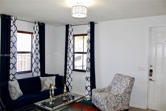 Foto del edificio - 3728 SE 5th Ct