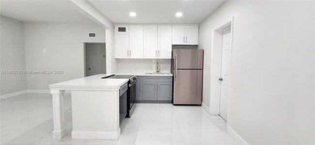 Foto del edificio - 830 NE 143rd St