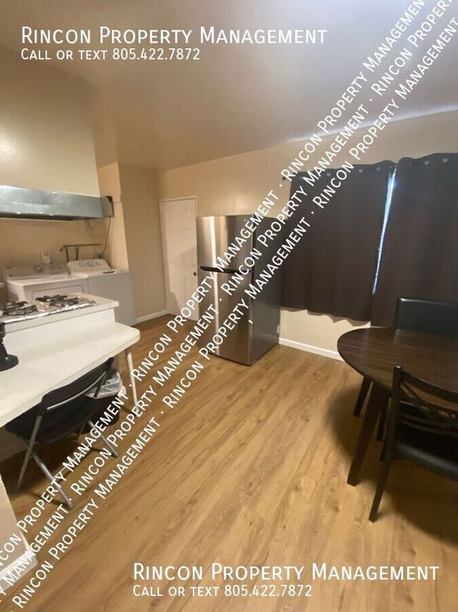 Foto del edificio - *ONE BEDROOM ONLY with PRIVATE HALF BATH* ...