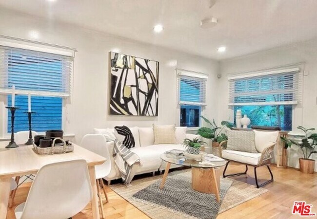 Building Photo - 520 Altair Pl