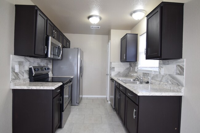 Foto del edificio - 3408 Warfield Dr