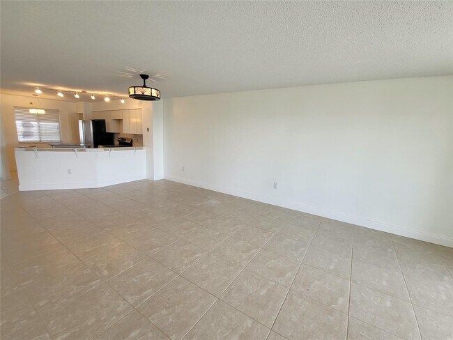 Building Photo - 2240 N Cypress Bend Dr