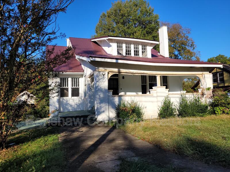 Primary Photo - 304 N Ury St