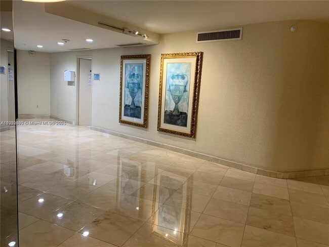 Foto del edificio - 10185 Collins Ave