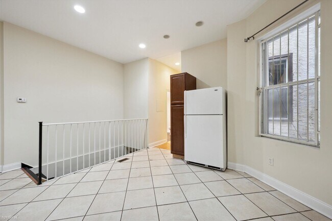Foto del edificio - 4 br, 2 bath Triplex - 1619 DIAMOND ST Unit A