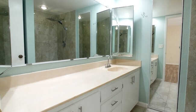 Foto del edificio - 2706-2712 12th Ct