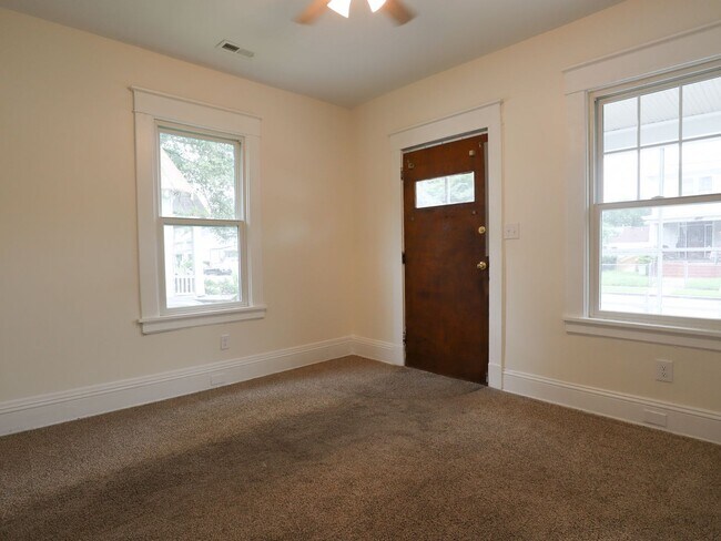 Building Photo - Affordable 2BR Home with Recent Updates – ...