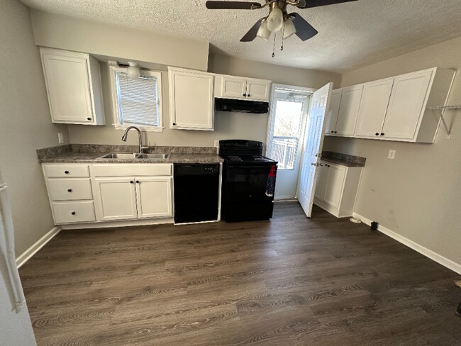 Foto del edificio - 4610 Picadilly Ave