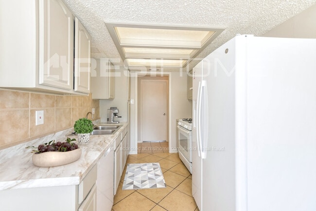 Building Photo - 220 Milas Ln
