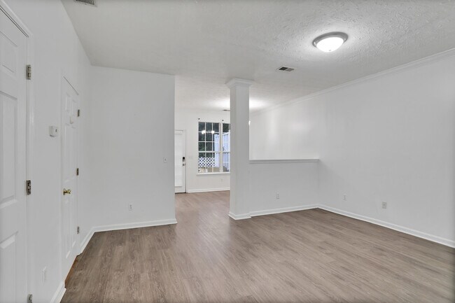 Building Photo - 5640 Terremont Cir