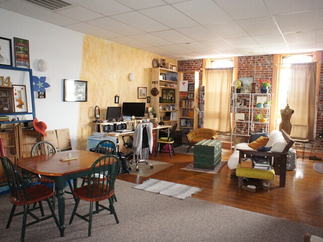 Foto del edificio - 313 N Broadway