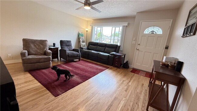 Foto del edificio - 6472 Brown Cir