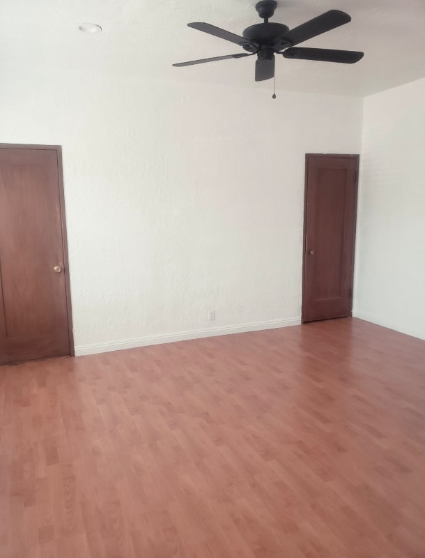 Foto del edificio - 216 E Valencia Ave