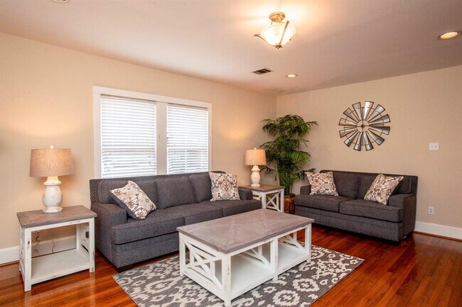 Building Photo - 1807 Crocker St