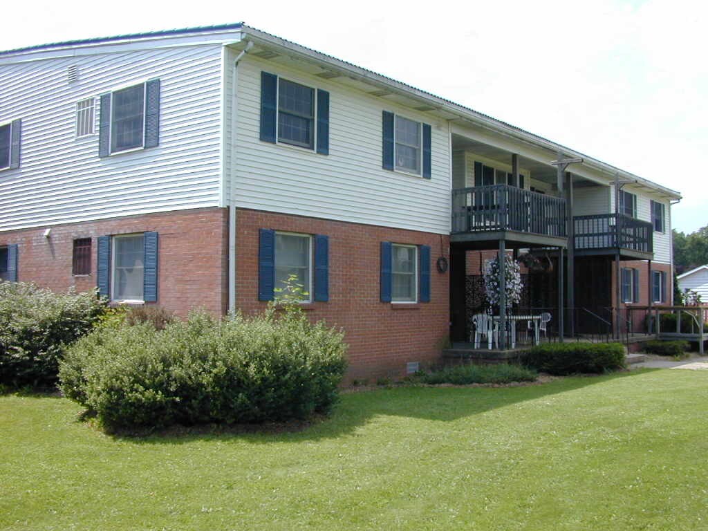 201 Dundon Rd Unit 6, Edinboro, PA 16412 Apartment for Rent in