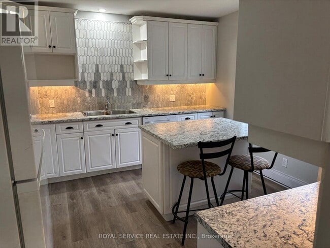 Building Photo - 13 Creek St