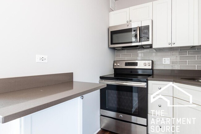 Foto del edificio - 817 W Lakeside Pl