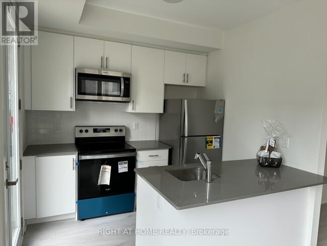Building Photo - 3562 Colonial Dr