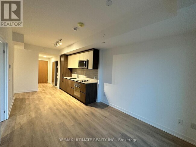 Photo du bâtiment - 150 Logan Ave