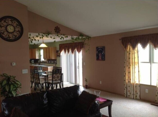 Building Photo - 8575 Fernbrook Dr